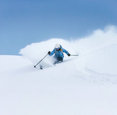 Kako se pripremiti za sezonu skijanja: važnost steznika i ortoza za koljena i leđa