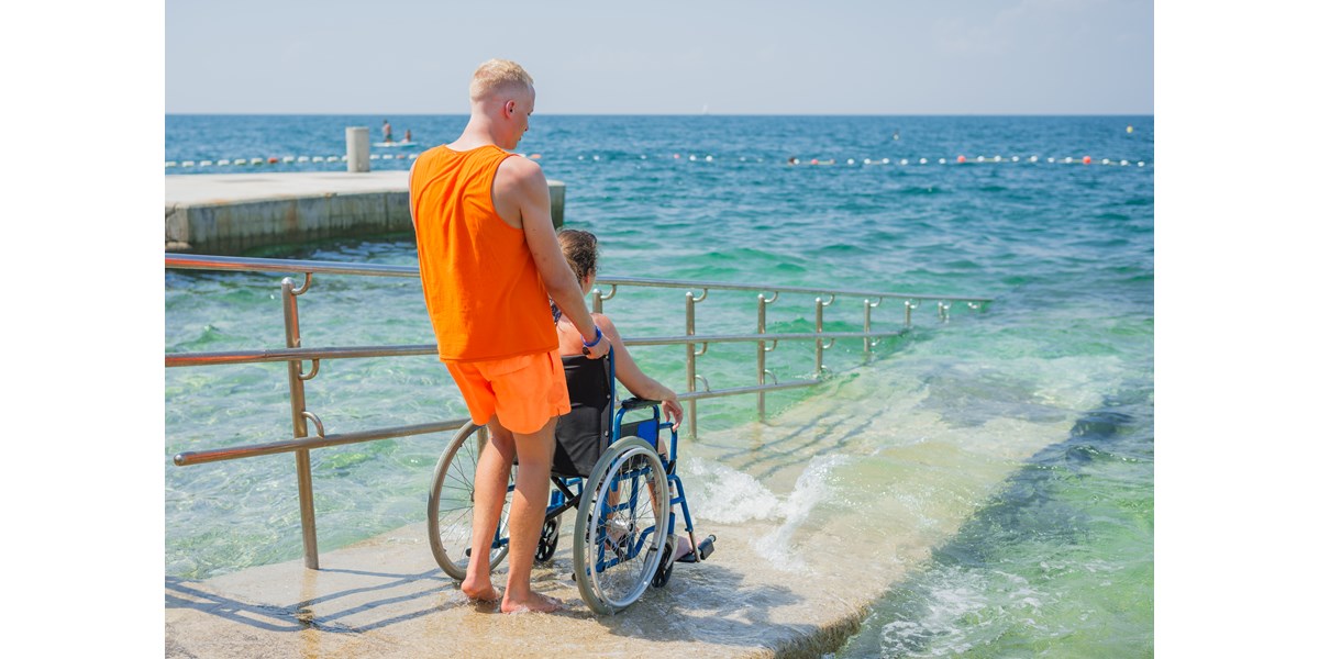 Plaže za osobe s invaliditetom u Hrvatskoj (2026) – vodič za pristupačan i siguran odmor